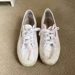 White platform supergas